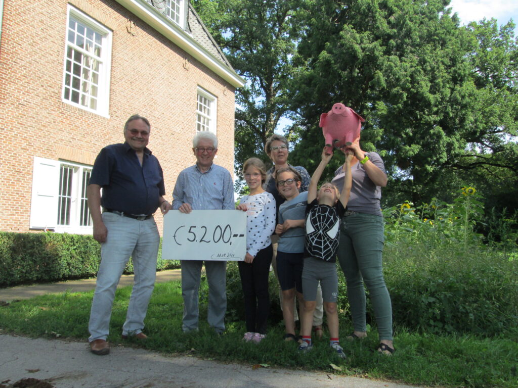 Spende von 5200 € der Familien Kirch-Overbeek / Boss überreicht