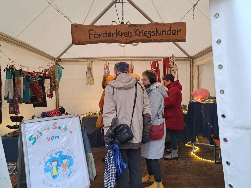 Rosa Spenden - Schwein wurde auf Reeser Weihnachtsmarkt und Emmericher Lichtermarkt gut gefüllt.