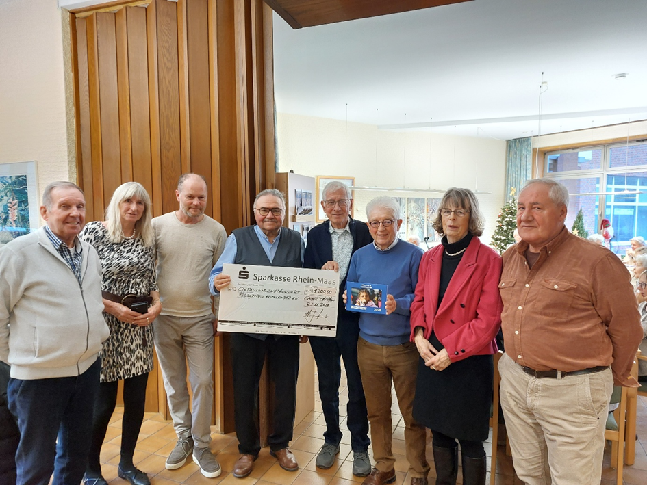 Seniorengruppe radelt für kranke Kriegskinder: 1200 Euro für den Förderverein 